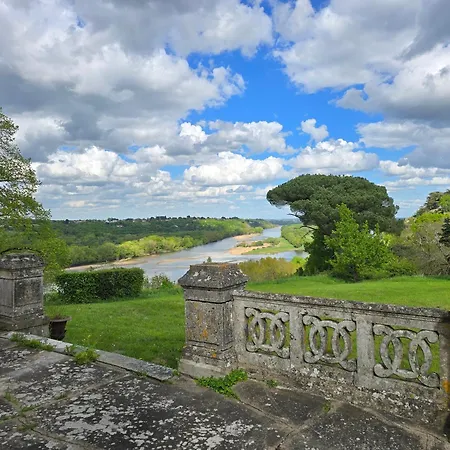 Chateau De La Coliniere - Vue Sur Loire Bed & Breakfast *