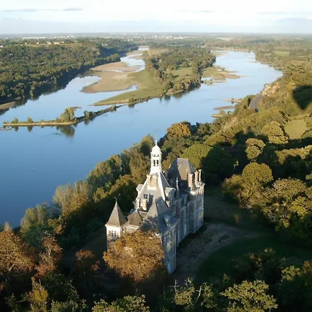 Chateau De La Coliniere - Vue Sur Loire Bed and Breakfast Oree-d'Anjou